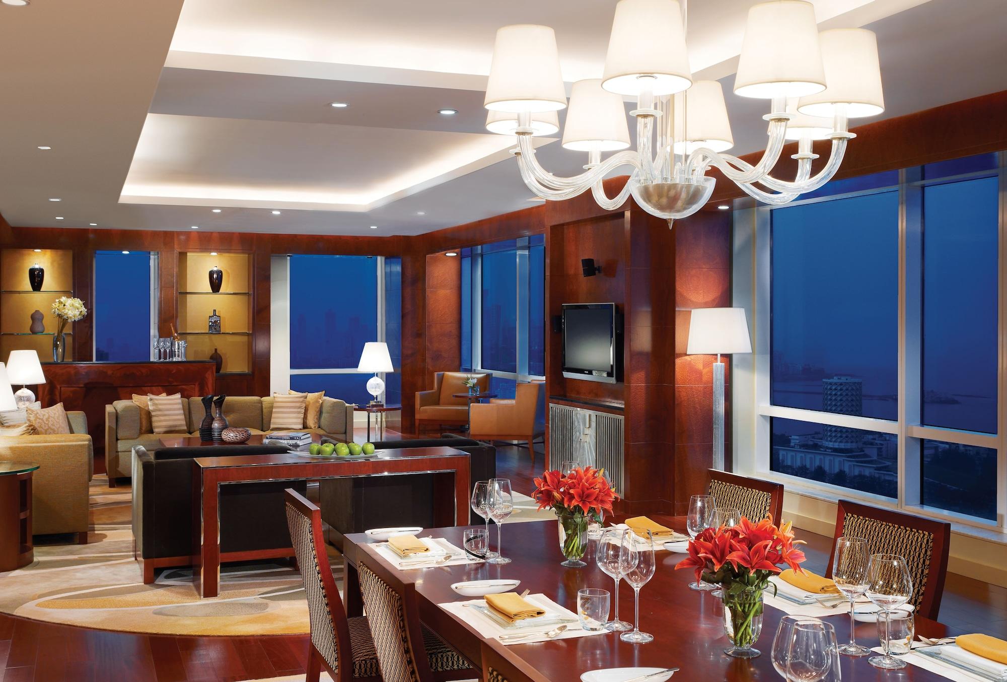 Four Seasons Hotel Мумбаи Номер фото A suite at the Ritz-Carlton, Dubai