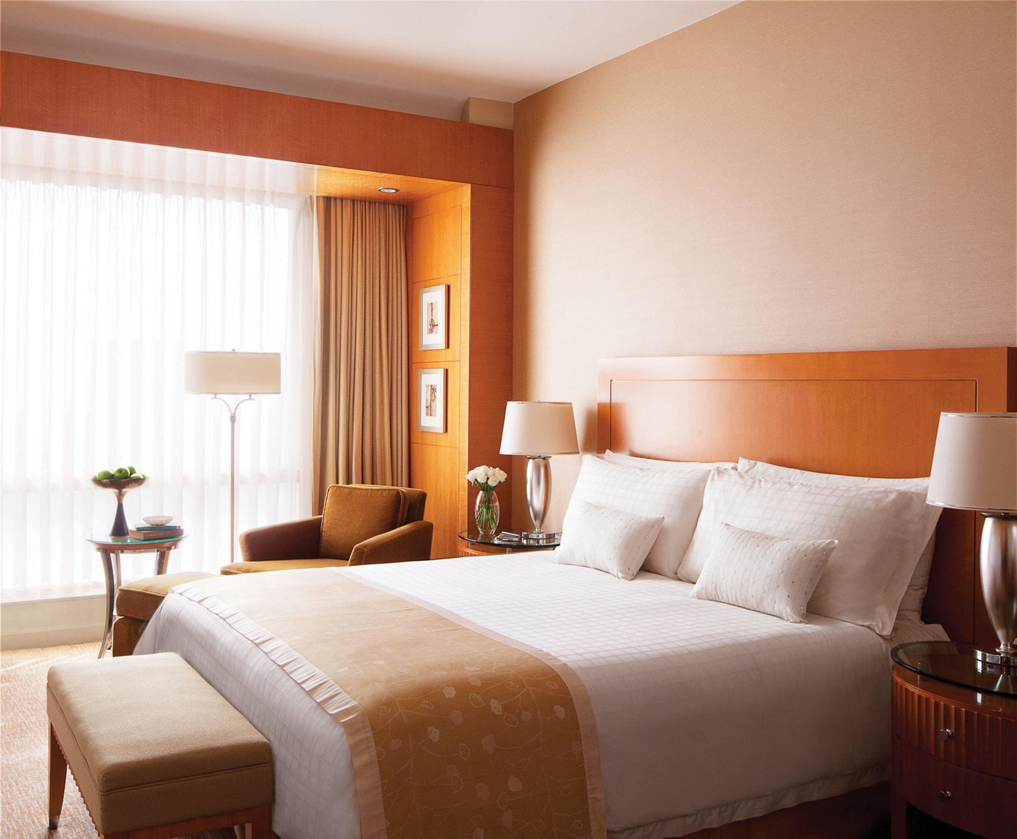 Four Seasons Hotel Мумбаи Экстерьер фото A bedroom at the Four Seasons Hotel, Istanbul