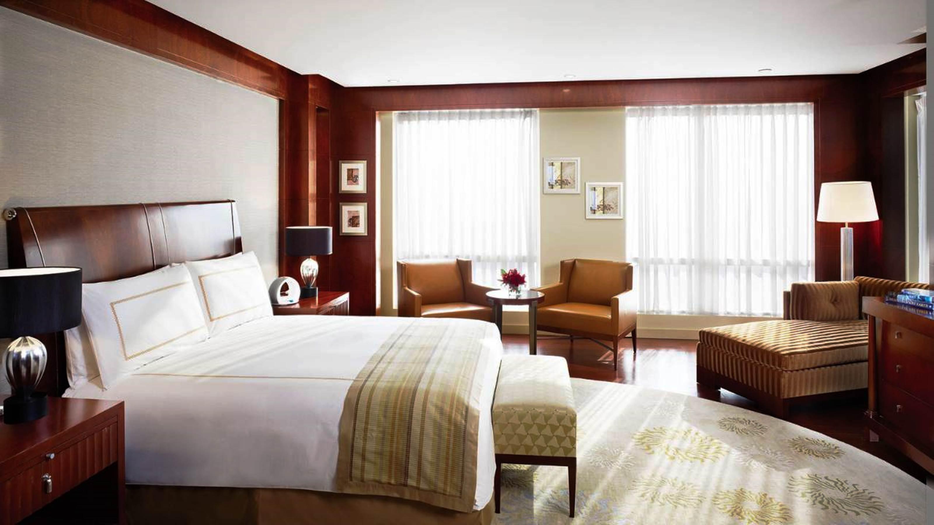 Four Seasons Hotel Мумбаи Экстерьер фото A room at the Taj Mahal Palace