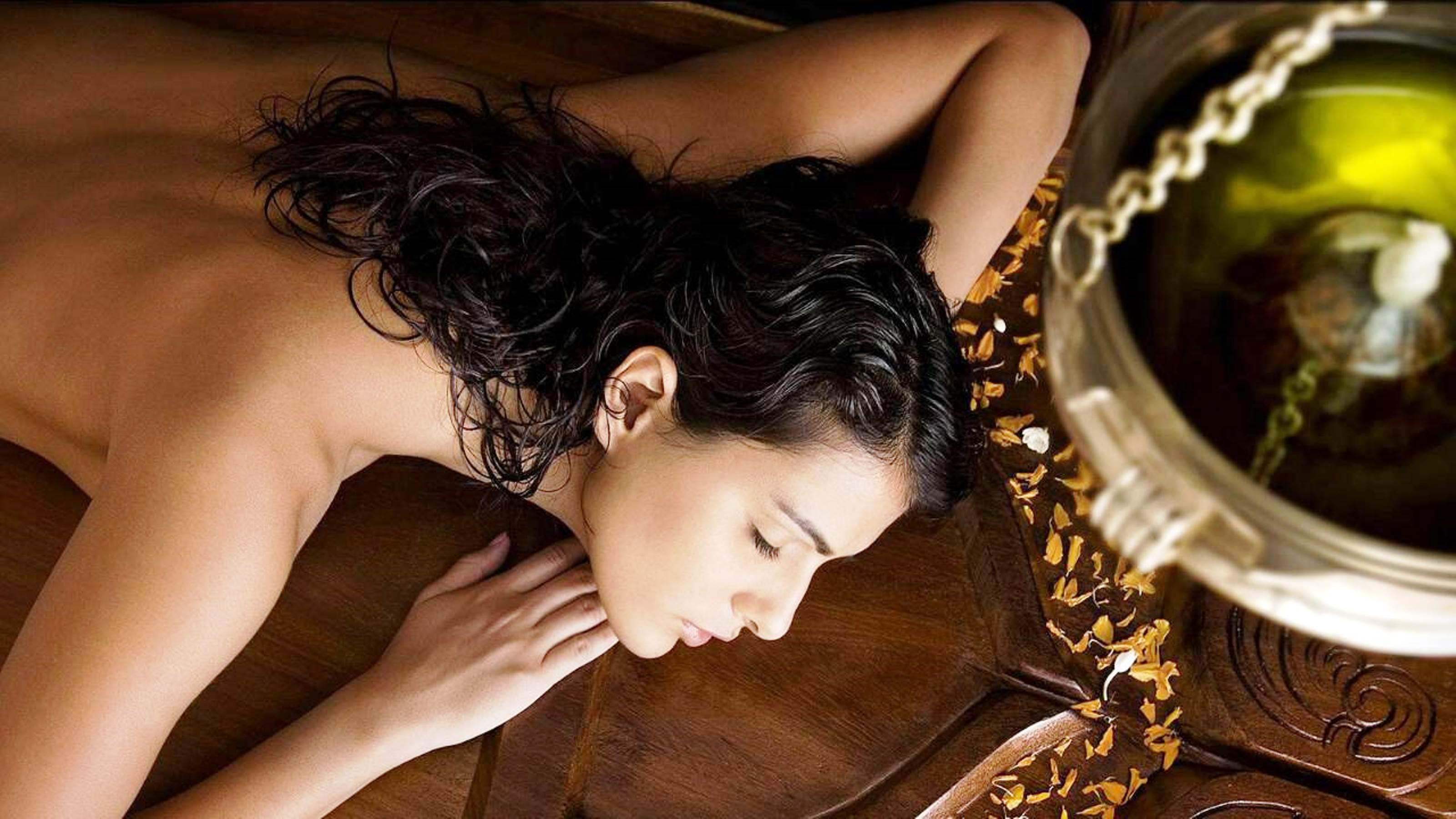 Four Seasons Hotel Мумбаи Экстерьер фото Ayurvedic spa treatment