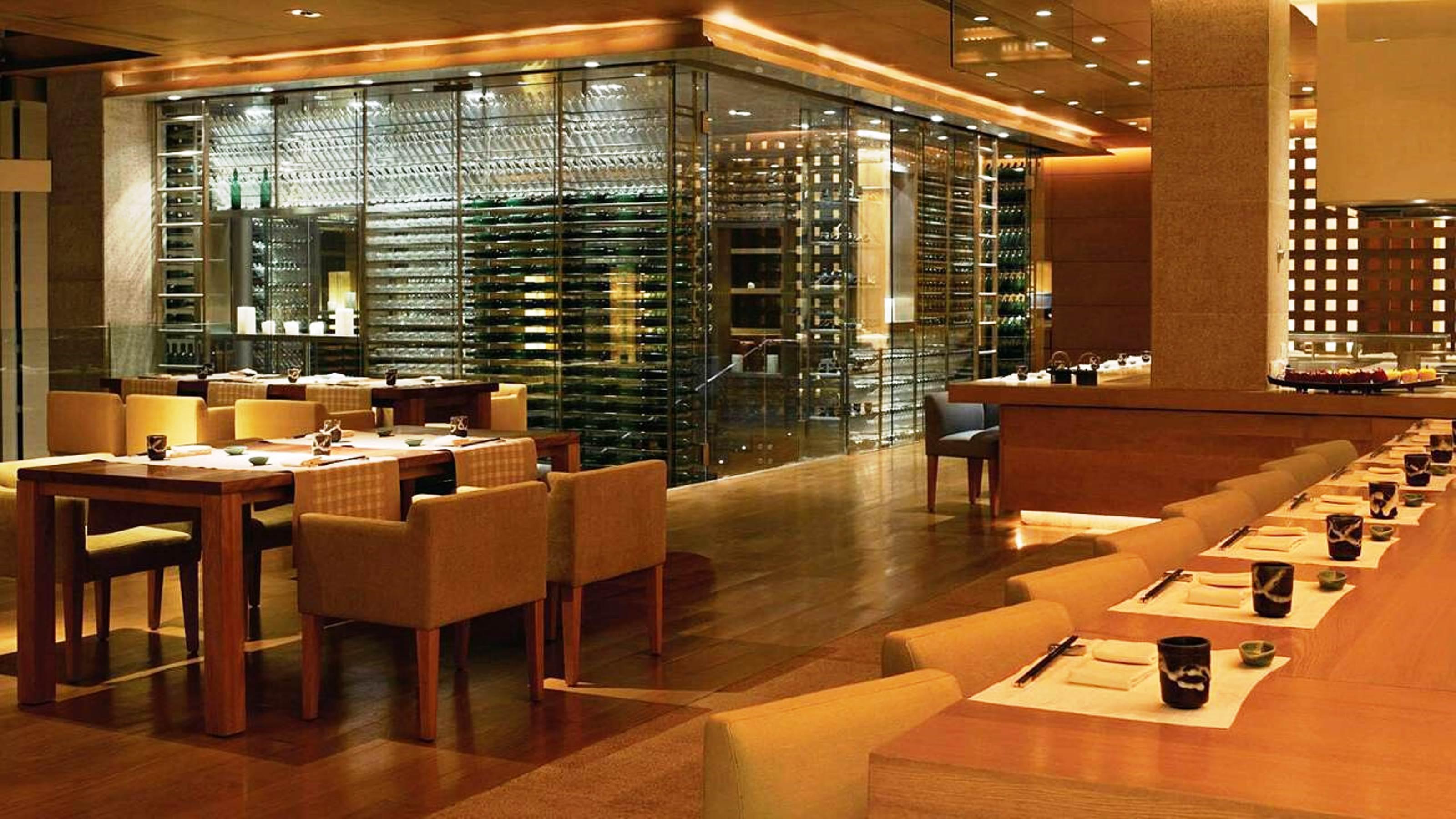 Four Seasons Hotel Мумбаи Экстерьер фото Interior of the restaurant