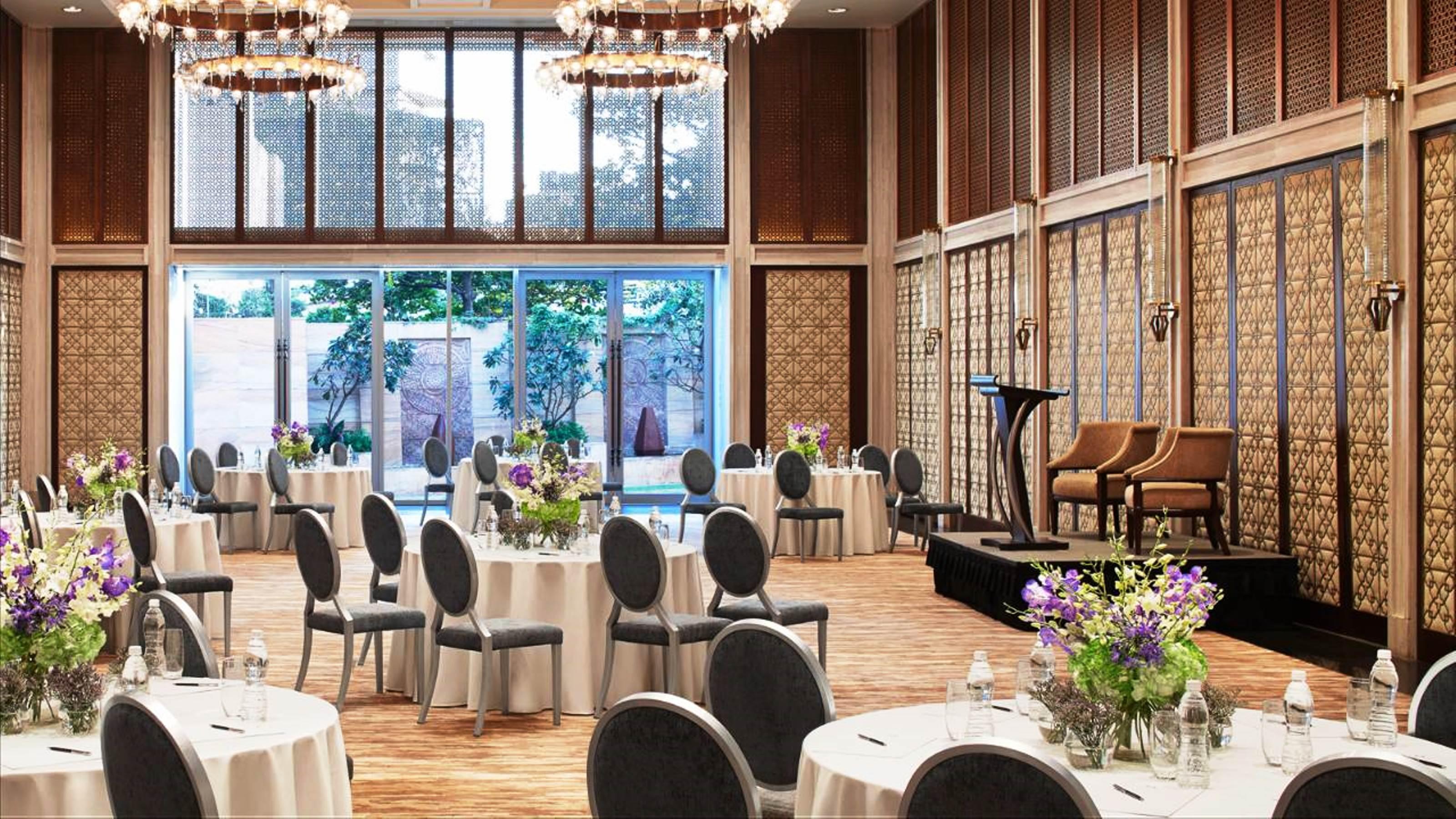 Four Seasons Hotel Мумбаи Экстерьер фото The Grand Ballroom