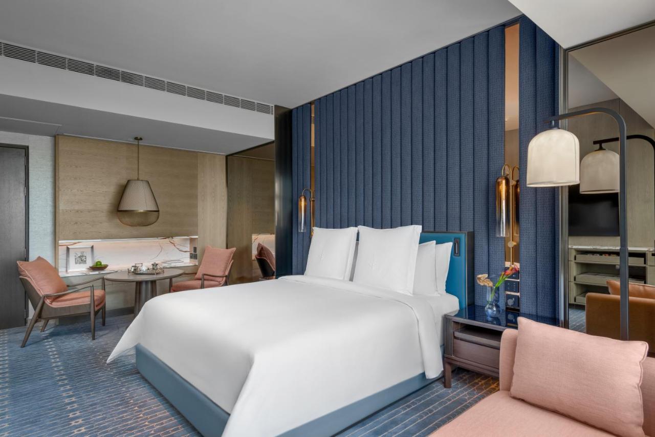Four Seasons Hotel Мумбаи Экстерьер фото Deluxe Room