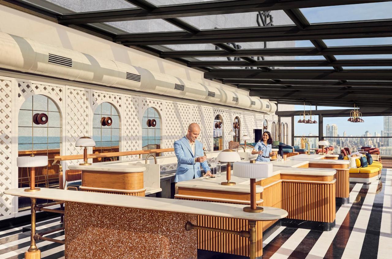 Four Seasons Hotel Мумбаи Экстерьер фото The interior of the restaurant