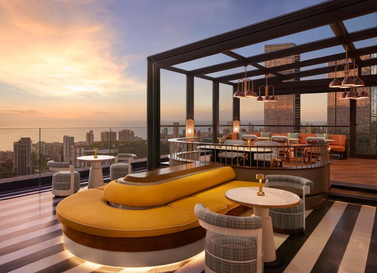 Four Seasons Hotel Мумбаи Экстерьер фото The rooftop bar