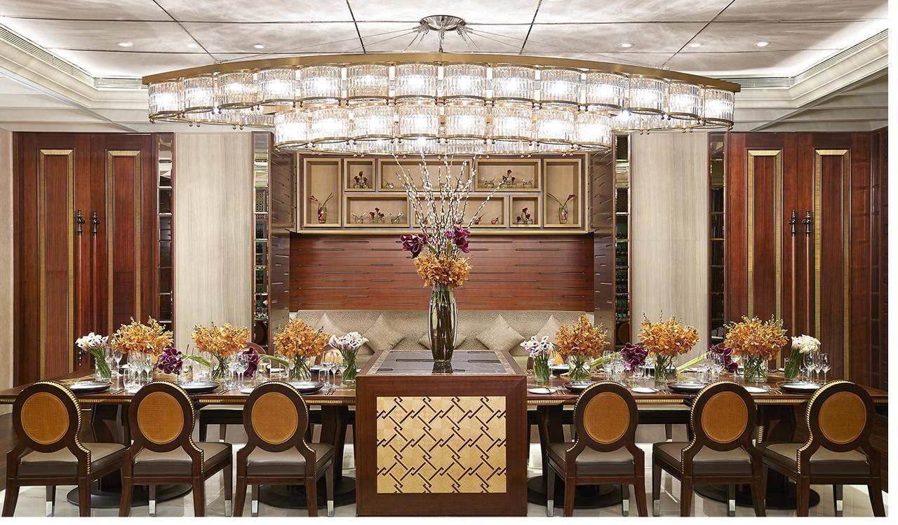 Four Seasons Hotel Мумбаи Экстерьер фото The interior of the restaurant